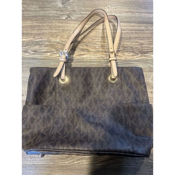 Michael Kors Brown Leather Tote Handbag. Gold Hardware. No Inside Stains. - Picture 9 of 9